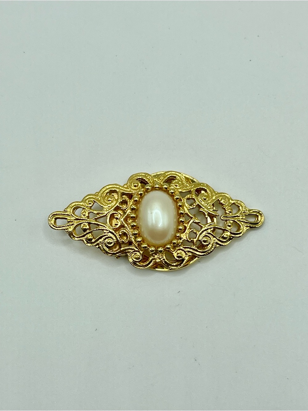 Specialty House Gold Filigree Faux Pearl Oval Scarf Clip